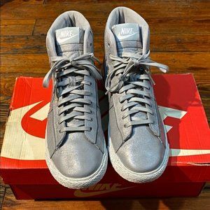 Nike Women’s Blazers Mid Cut Out Premium (2013)